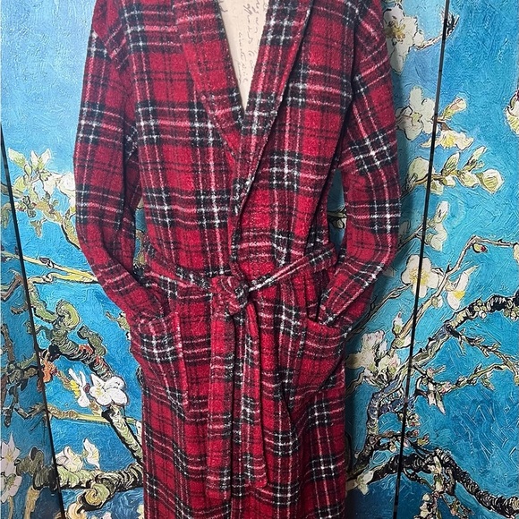 Coastal club one-size-fits-all men’s red checkered robe. - Picture 5 of 11